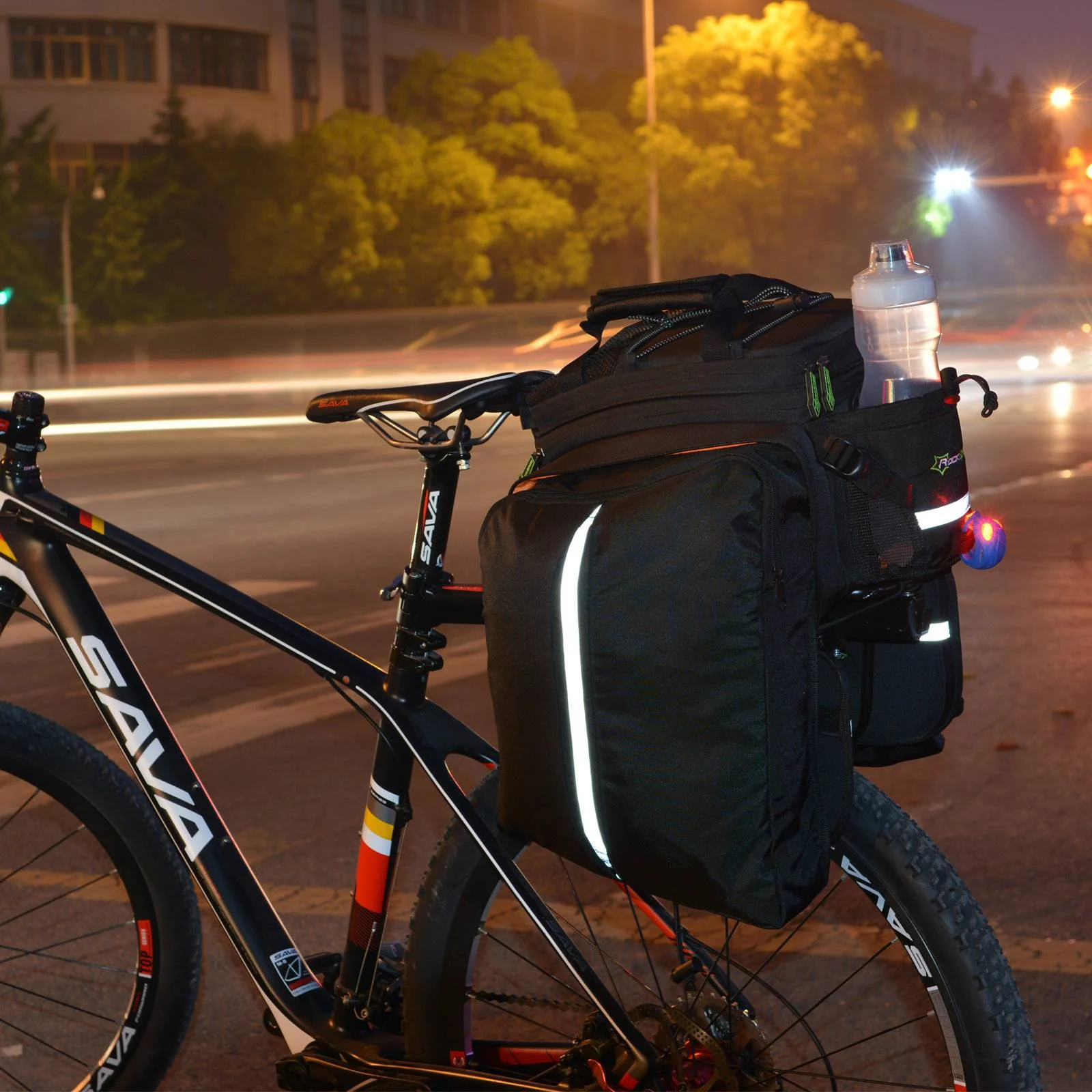 ROCKBROS Fahrrad Gepäckträgertasche wasserdichte mit Regenschutz 17-35L - Image 3
